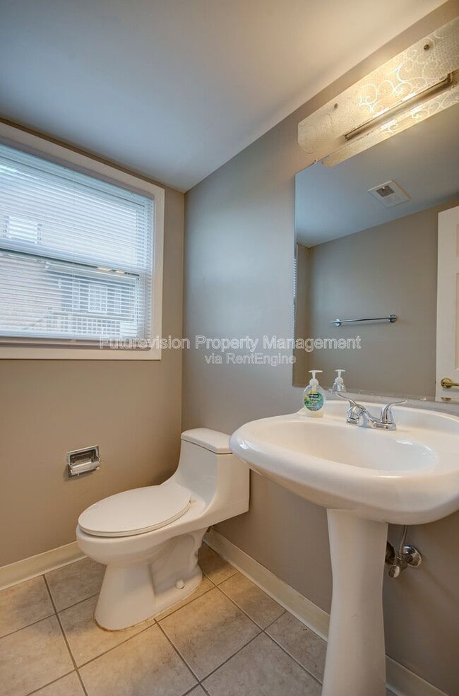 Photo - 304 Walnut Cir