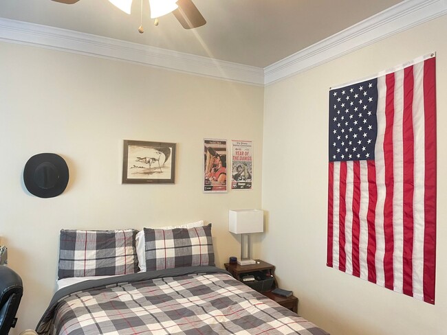 Cute 4 Bedroom Near Downtown for Pre-Lease - Cute 4 Bedroom Near Downtown for Pre-Lease