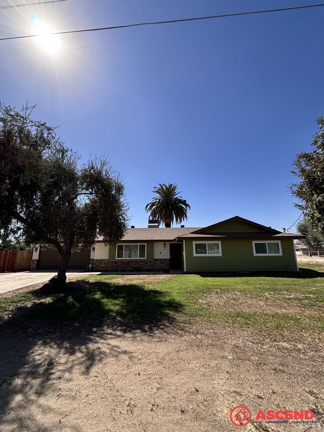 Building Photo - 3 Bed / 2 Bath Home on 2 Acres of Cattle L...