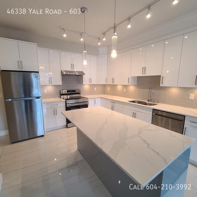 Building Photo - Top Floor Condo Unit 603