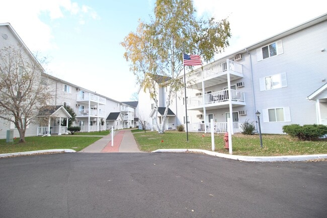 Photo - Lake Pointe Apartments