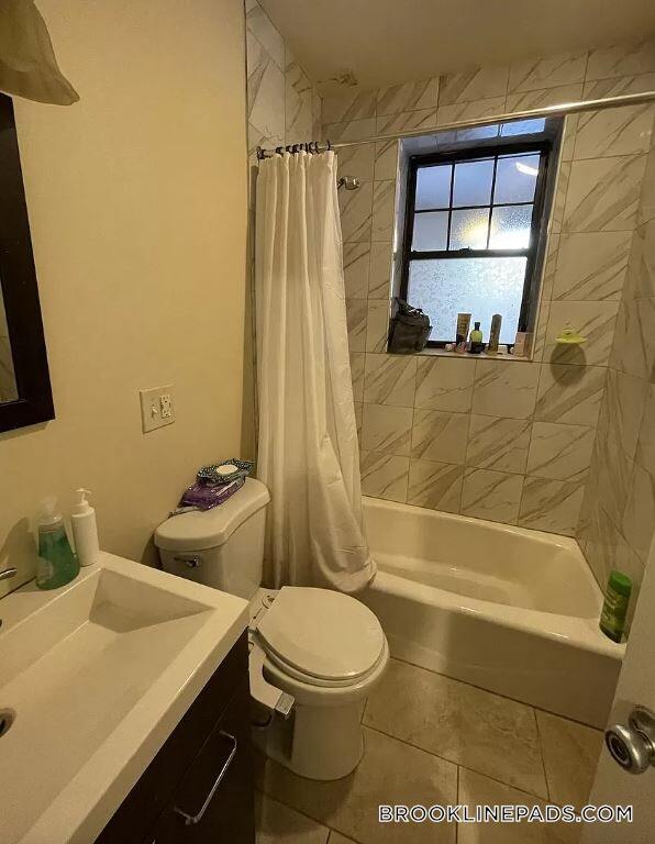 Photo - 48 Babcock St Unit 1