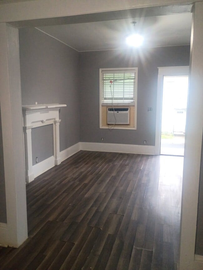 Photo - 208 Morris St