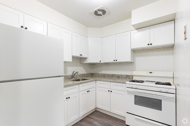 Building Photo - Hilltop Gardens Rental