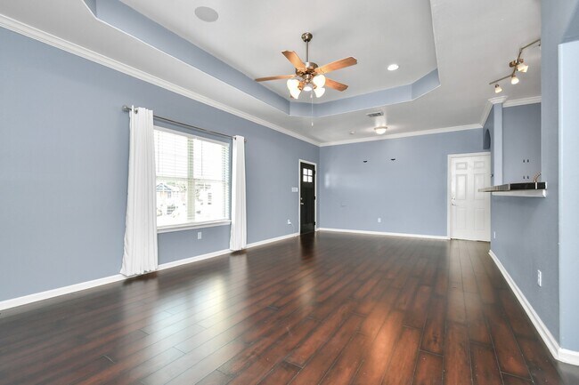 Photo - 9006 Ledge St