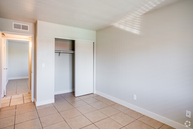 2 BR, 2 BA - 756SF