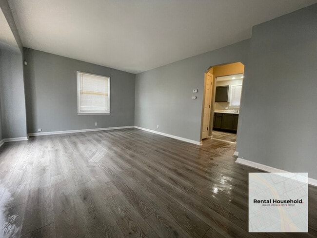 Photo - 19676 Kingsville St