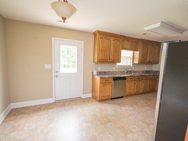 Photo - 3 Bedroom 2 Bath in Ardmore City!