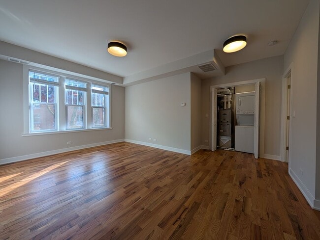 Building Photo - 656 W Wrightwood Ave Unit 400