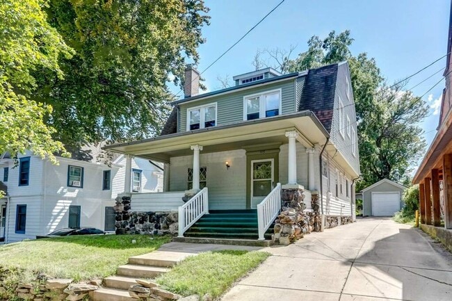 Building Photo - Well-Maintained 4-Bedroom Home with Historical Charm Near Downtown Jackson