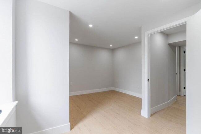Photo - 4522 Baker St Unit 2