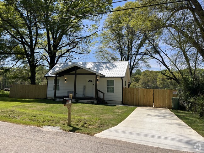 Building Photo - 305 Oak St Rental