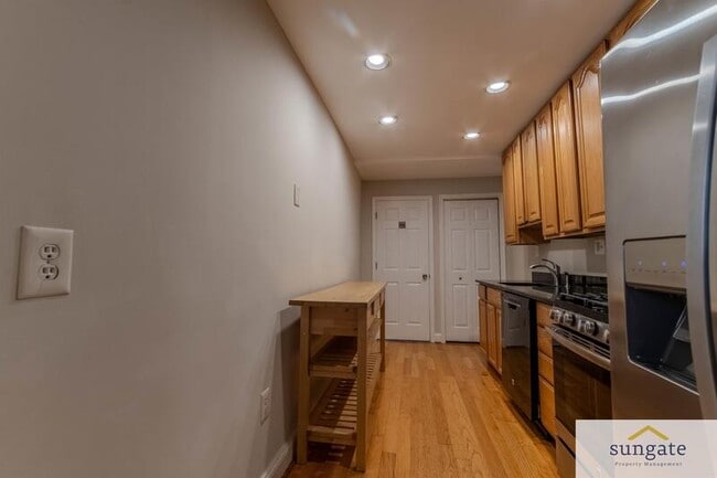 Photo - 2321 Essex St