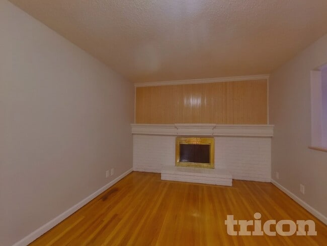 Photo - 2543 Hastings Way