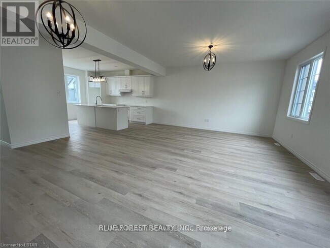 Photo - 2545 Meadowlands Way