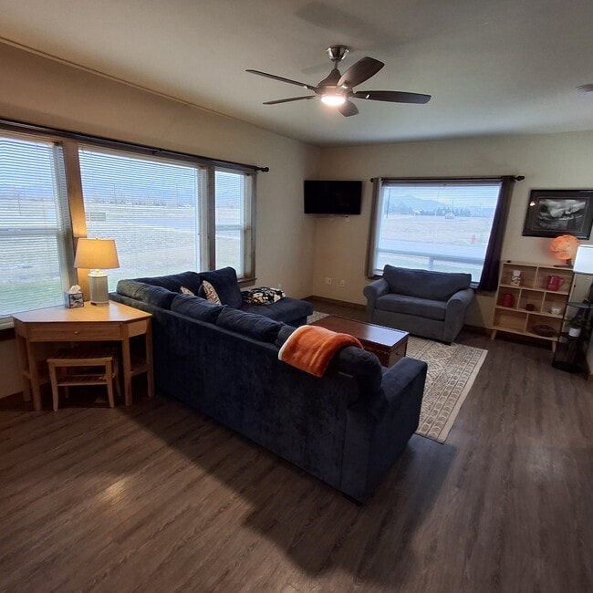 Building Photo - 161 Tail Feather Ln