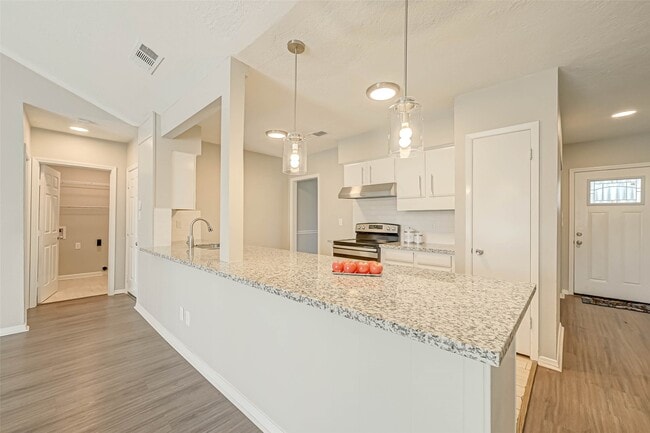 Photo - 910 Redway Ln