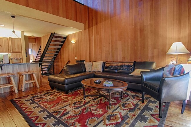 Building Photo - SKI LEASE: Kings Beach; Updated & Well App... Rental