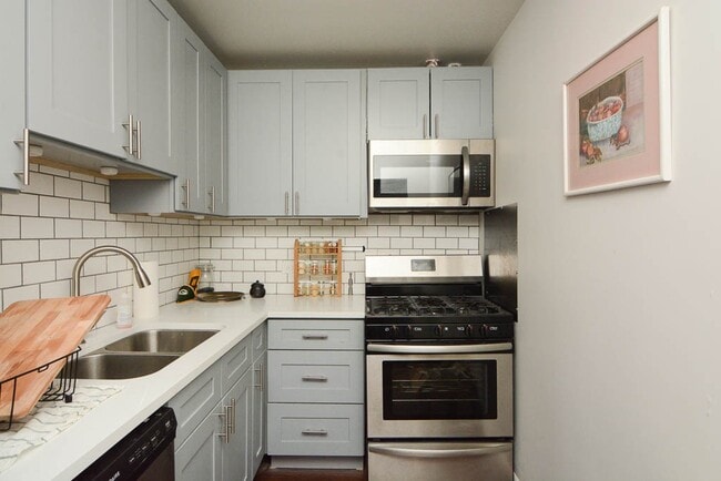 Photo - 7319 N Rogers Ave Unidad 401