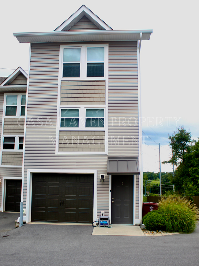 Photo - 2802 W Walnut St Townhome