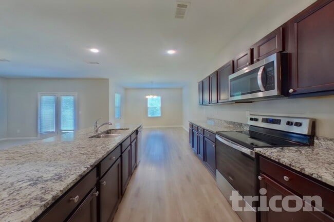 Photo - 180 Bowen Way