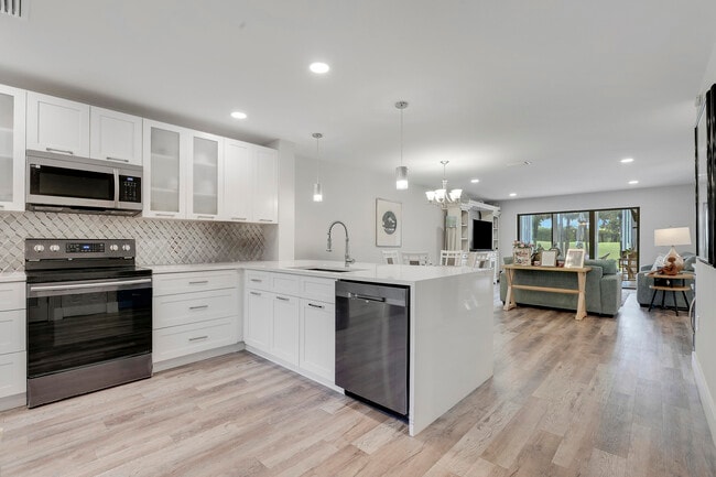 Photo - 20 Southport Ln Unit E