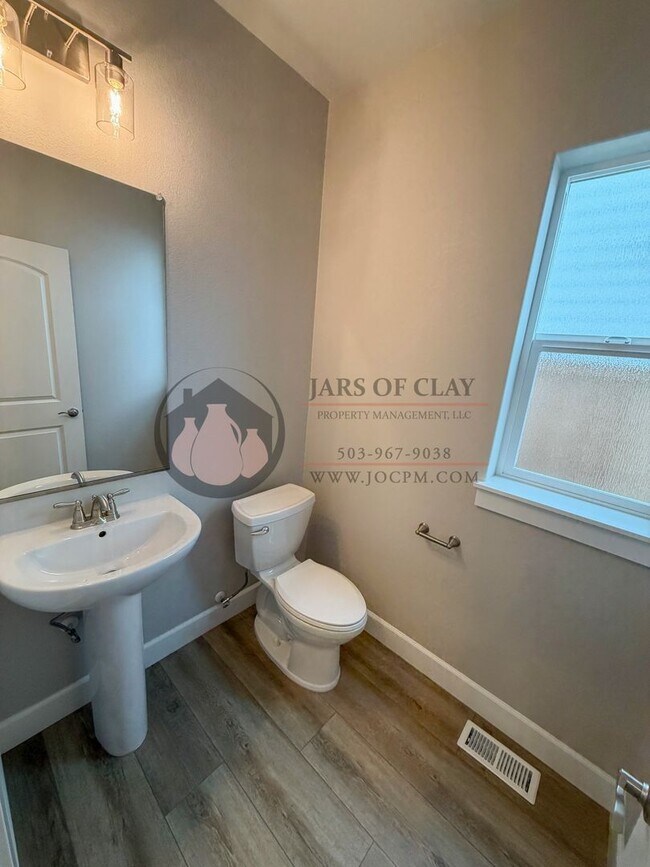 Photo - 1329/1331 #2023-LL765 Unidad 1331