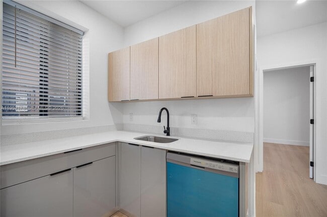 Photo - 629 SW 10th Ave Unidad 1