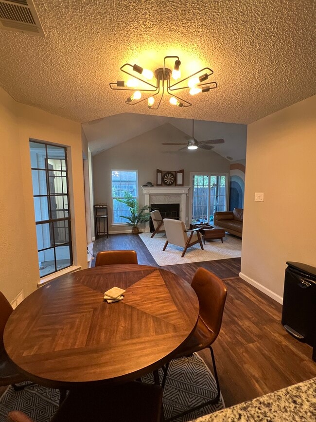 Photo - 807 Kavanagh Dr