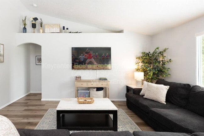 Photo - 879 N Traquair Pl