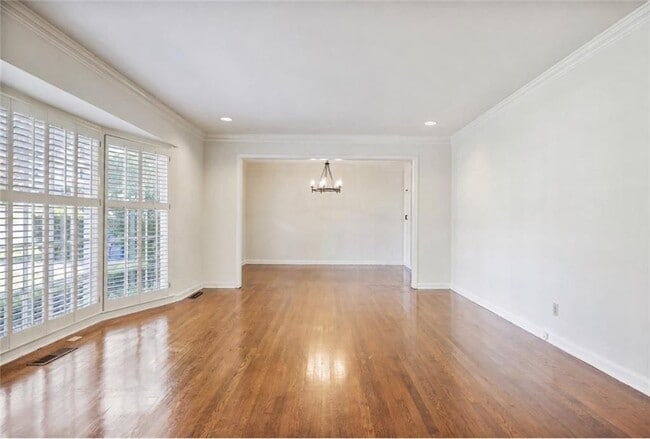 Photo - 2509 Sharondale Dr NE