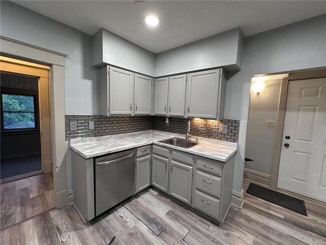 Photo - 734 Sims Ave