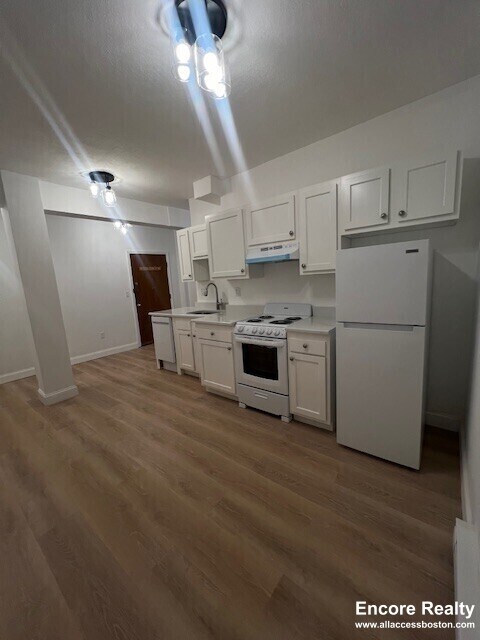 Building Photo - 111 Norway St Unit D9