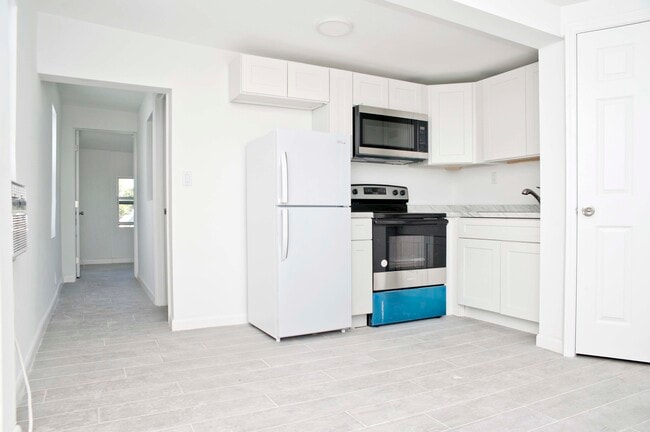 Building Photo - 1323 N Federal Hwy Unit 1