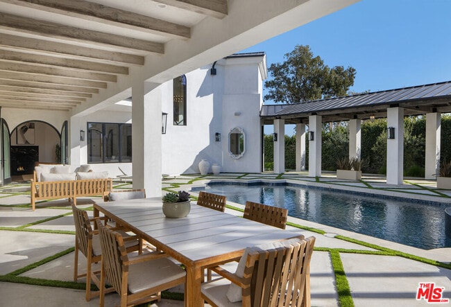 Photo - 7052 Dume Dr