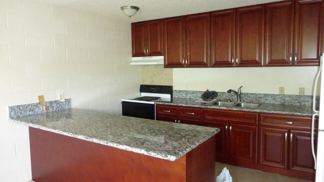 Building Photo - 1687 Pensacola St Unit 504