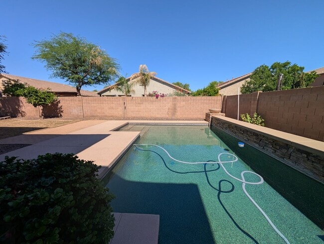 Photo - 4 Bedroom 2.5 Bathroom Gate Copper Canyon ...