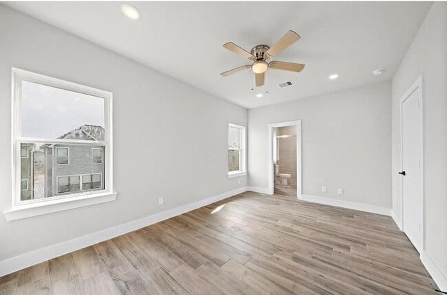 Photo - 232 W 28th St