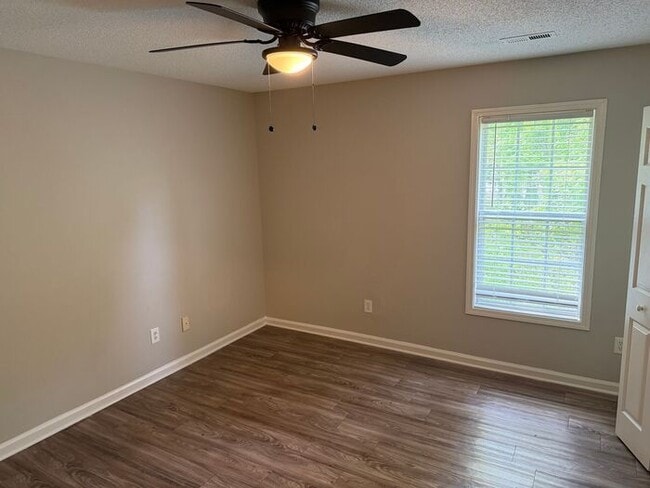 End of Summer M/I Special on Renovated 2-bedroom townhome in Kannapolis