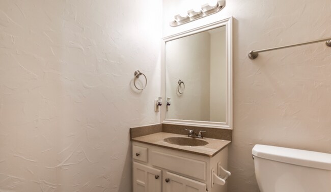 Photo - 624 S Waxahachie St