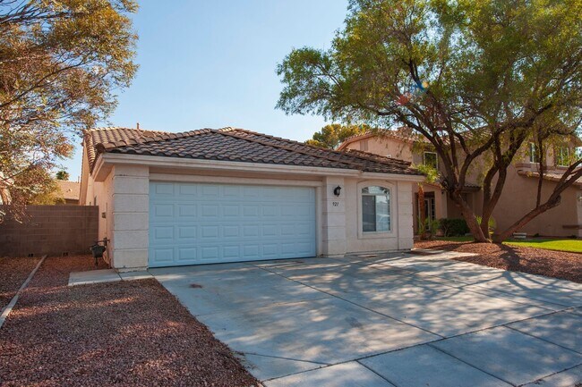 921 E English Heather Dr