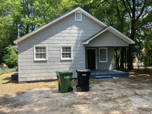 Building Photo - **AVAILABLE NOW** 2 Bedroom / 1 Bathroom Home for Rent in Columbus, GA***