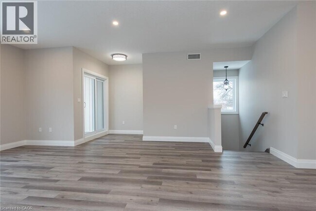Photo - 32 THIRD Avenue Unit# Upper Unit Upper