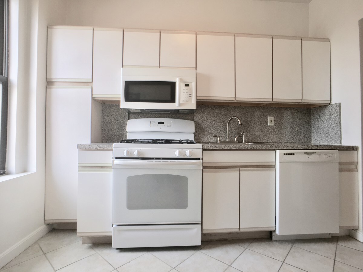 Photo - 590 Fort Washington Ave