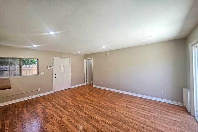 6946 Jellico Ave Unit 1/2