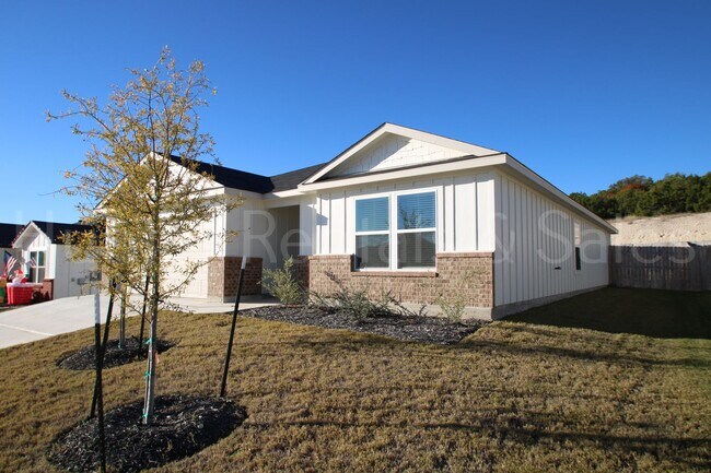 Photo - Newer Modern Cove 4 Bedroom