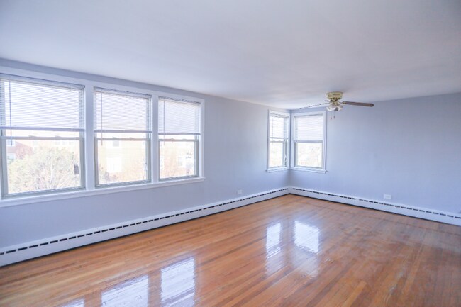 Photo - 2417 W Farragut Ave Apartment Unit 2