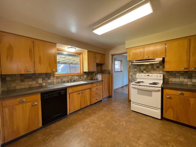 Photo - ***Coming Soon Mid July***Beautiful Northwest Rancher