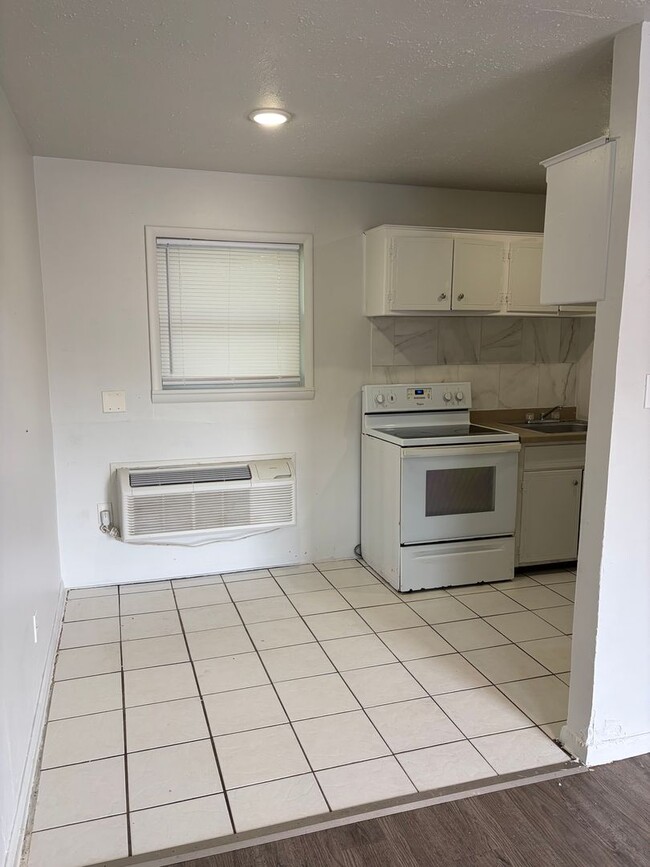 Photo - VICKSBURG 4 PLEX Unit #3