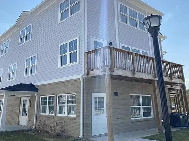 Photo - 2008 Ocean Dr NW